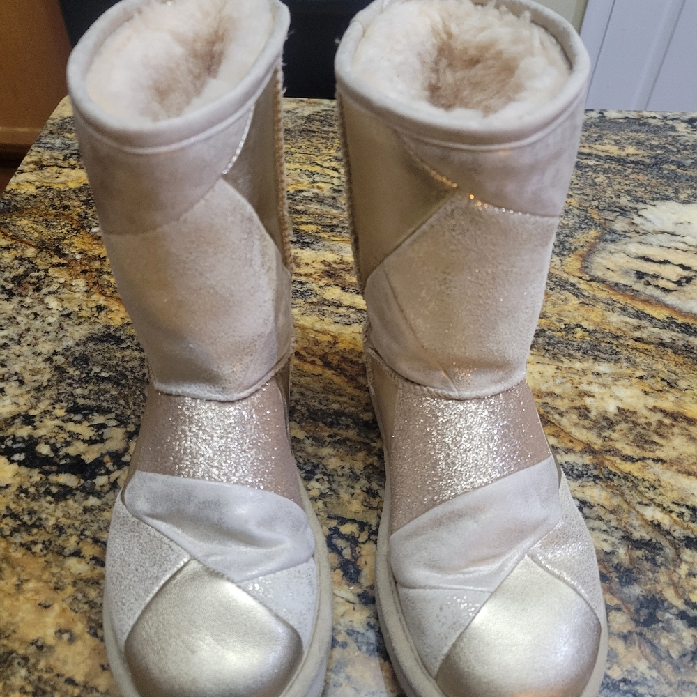 UGG